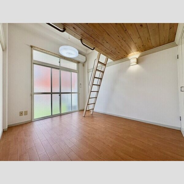 パインヒルズ西明石の居間・リビング