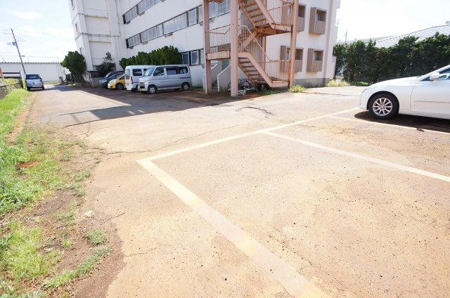 【駐車場】 | グリーンヒルズ新津 | 消雪パイプ付