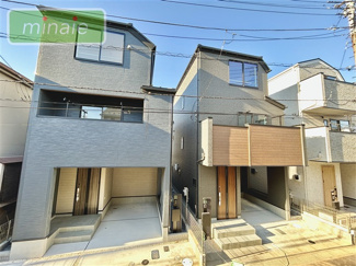 【外観】 | リビングイン階段　北本町　全2棟　１号棟 | 販売現地　温もり感じるナチュラルな外観