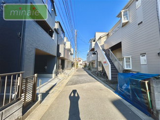 【前面道路含む現地写真】 | パントリー付き　北本町　全2棟　2号棟 | 販売現地