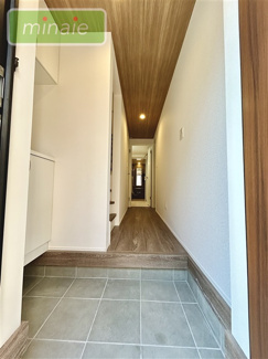 【玄関】 | パントリー付き　北本町　全2棟　2号棟 | 販売現地