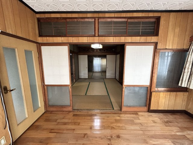 【洋室】 | 白川売家 | 窓が多く風通しの良い洋室！
