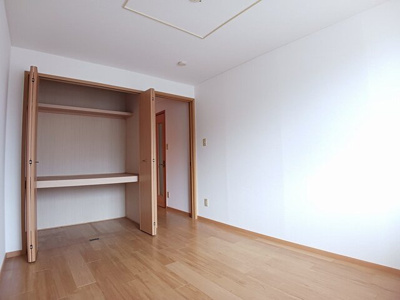 【内装】 | インプレス | 明るい色調の室内です