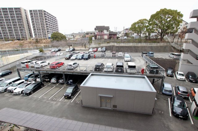 ファミール二日市の駐車場