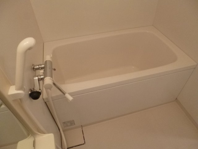 【浴室】 | EAST1 | 落ち着いた空間のお風呂です