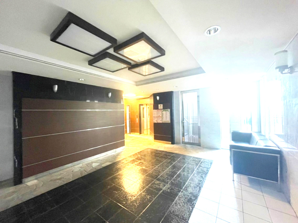 アルファステイツ中庄駅前Ⅲのその他共用部分|・エントランス内
管理人が平日は日勤管理しており、丁寧に清掃いただいております。