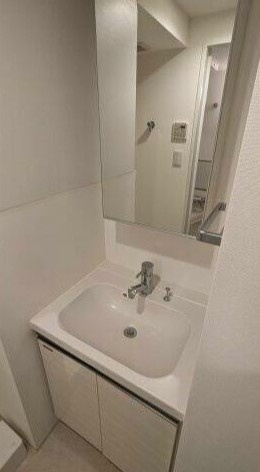 ルネサンスコート祐天寺の独立洗面台