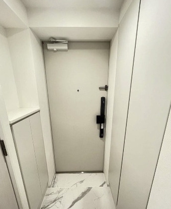 ルネサンスコート祐天寺の玄関