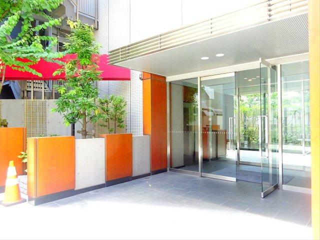 レジディアタワー中目黒のエントランス