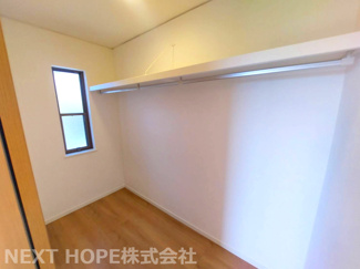 【収納】 | 宝塚市中山桜台５丁目中古戸建 | ２階洋室８.5帖のウォークインクローゼットです♪