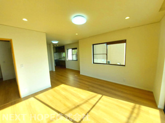 【居間・リビング】 | 宝塚市中山桜台５丁目中古戸建 | LDKです♪休日もご家族でのんびり過ごせる癒しの空間です！！いつでもご覧いただけます！お気軽にネクストホープ不動産販売までお問い合わせを！！