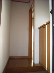 一宮市多加木４丁目の一棟アパートの玄関