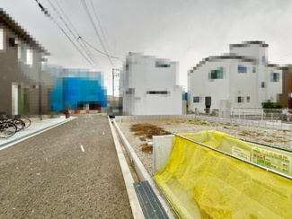【前面道路含む現地写真】 | 箕土路町２丁目　売土地 | 【建築のご提案が可能です】どんな家を建てる事ができるのだろう？と感じたらイエストアへご相談を！イエストアスタッフが設計士と共にご希望に沿った間取りをご提案を致します♪