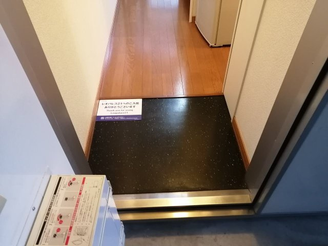レオパレスＨａＲＵⅡの玄関|右側にシューズボックスがります。