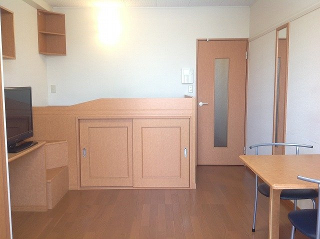 レオパレスＨａＲＵⅡの居間・リビング|フローリング仕様です。