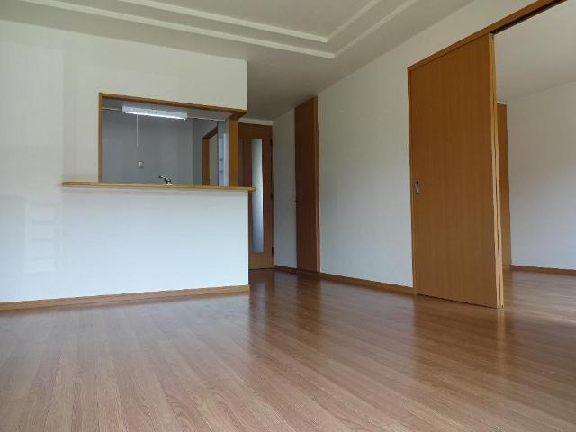 アルカディアＡ棟の居間・リビング|リビング