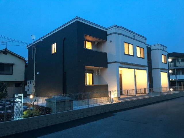 シャルマンの外観|外観写真（夜）