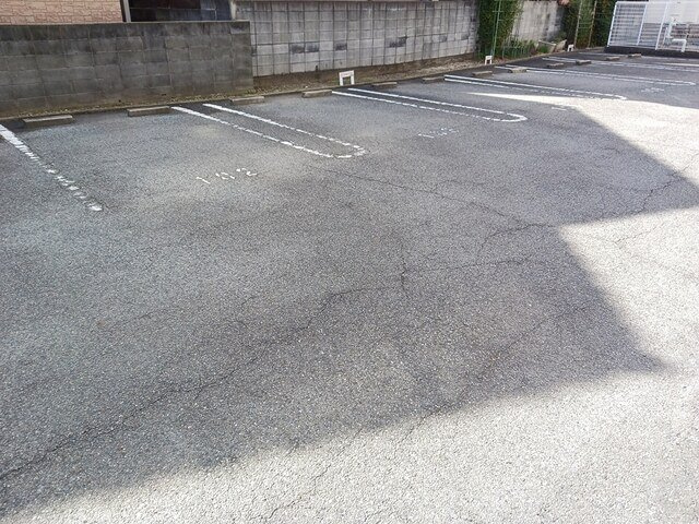 アクロポリス１の駐車場