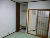 ゆったり過ごせる居間です