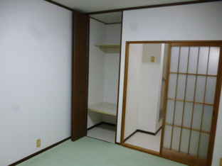 ゆったり過ごせる居間です