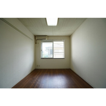 ゆったり過ごせる居間です