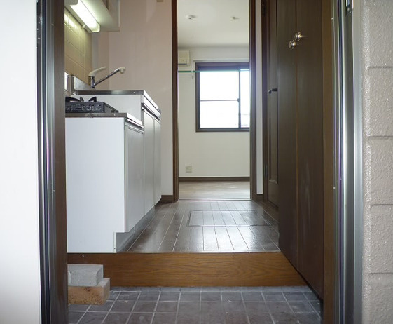 ウィング立花の玄関