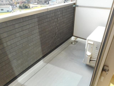 【バルコニー】 | フライハイト | バルコニーからの眺めを楽しみながら食事をしませんか