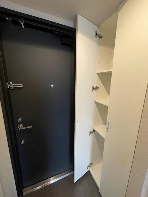 エスティメゾン中野の玄関|収納もある玄関です