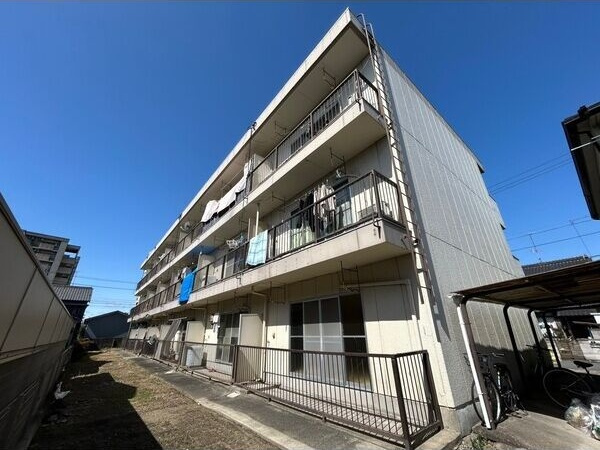 西川ハイツの外観