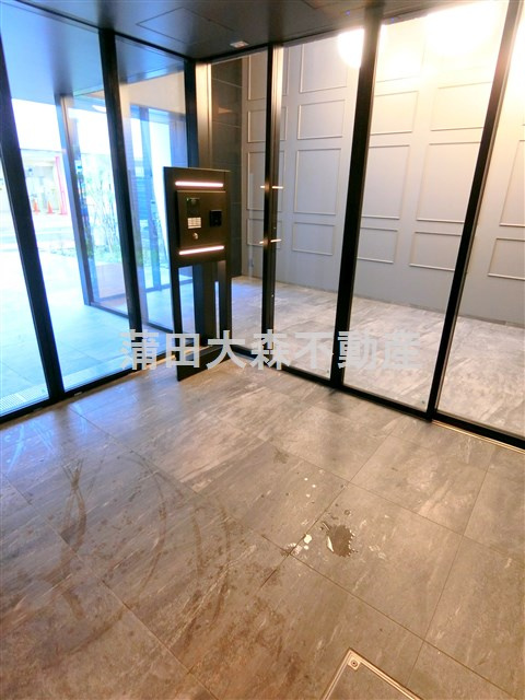 プライマル西蒲田のエントランス|TVモニター付オートロック防犯カメラ宅配BOXメールBOX管理人室