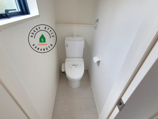 菊池郡菊陽町大字原水第4-4棟（2号棟）　の内観：施工例|温水洗浄便座を完備しております。2ヶ所にトイレがあるのは朝の慌ただしい時間も安心です。