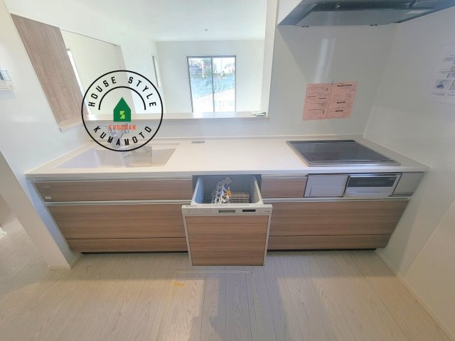 菊池郡菊陽町大字原水第4-4棟（2号棟）　の内観：施工例|ご家族を近くに感じられる対面キッチンのLDK。会話もはずみそうですね。