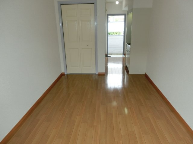 【洋室】 | エントピアウチダ | フローリングの綺麗な洋室。 （※参考写真）