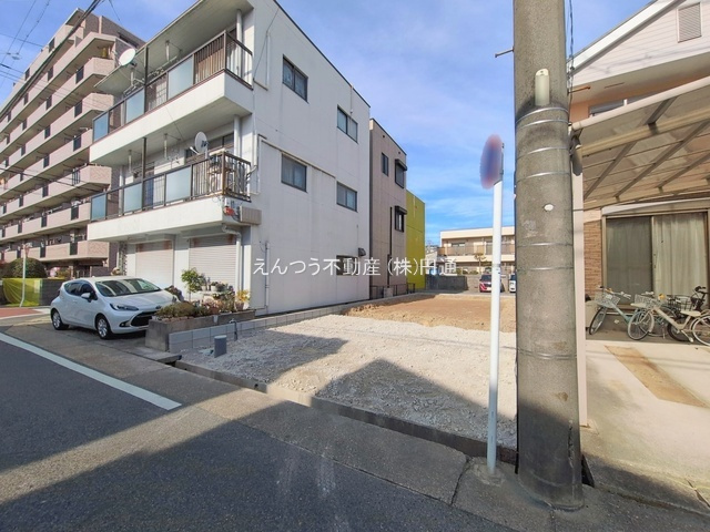ハートフルタウン苗代2丁目の前面道路含む現地写真