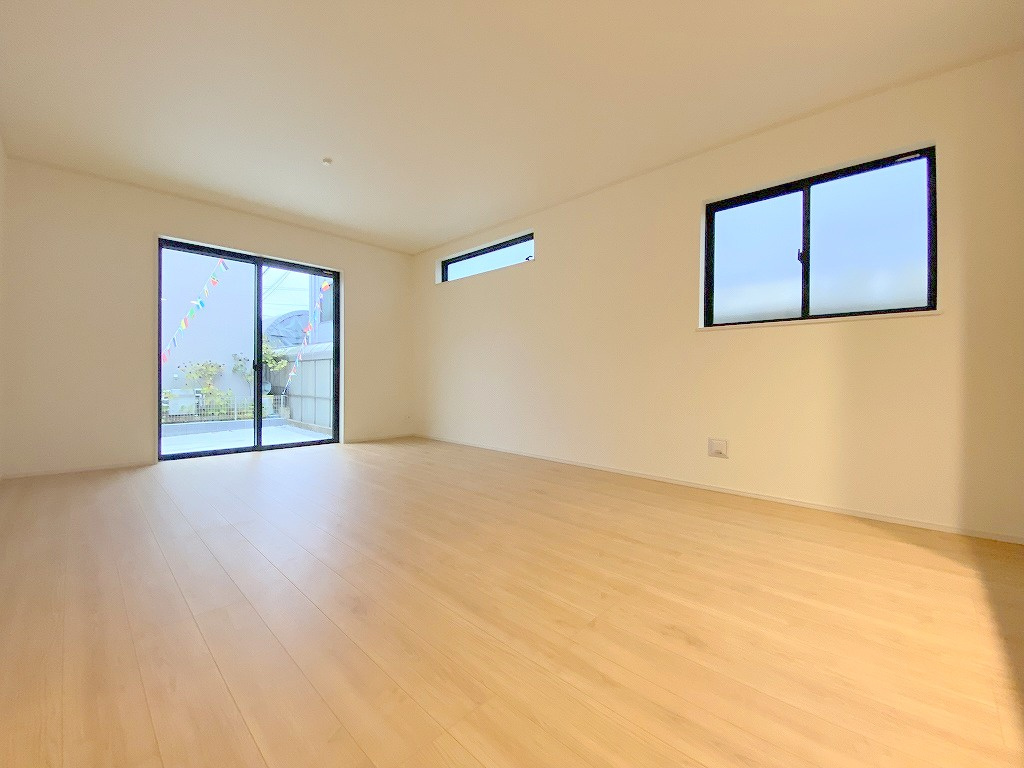 三郷市高州3丁目　新築戸建　全2棟　A号棟の居間・リビング|同施工会社の参考写真になります。