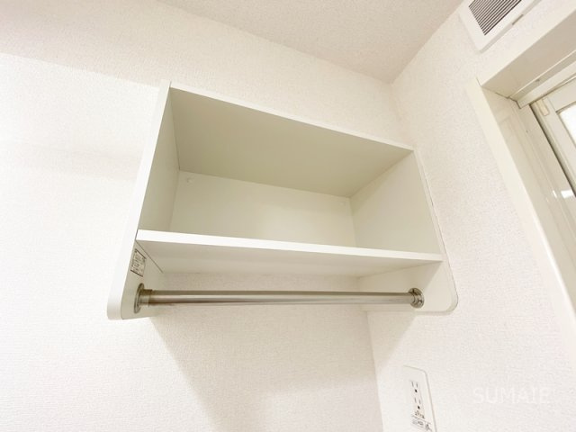 シュシュ　シャンブルの収納|洗濯置き場の上に棚収納あります！