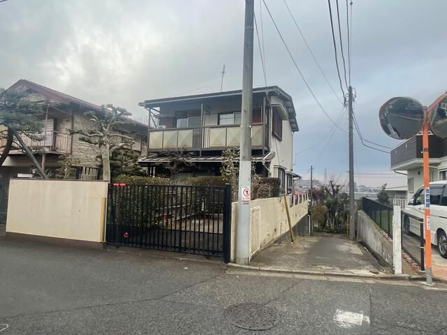 東久留米市浅間町３丁目の中古一戸建の前面道路含む現地写真