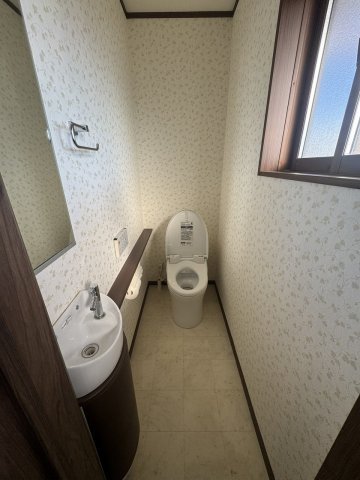 御代田町御代田　売中古住宅のトイレ