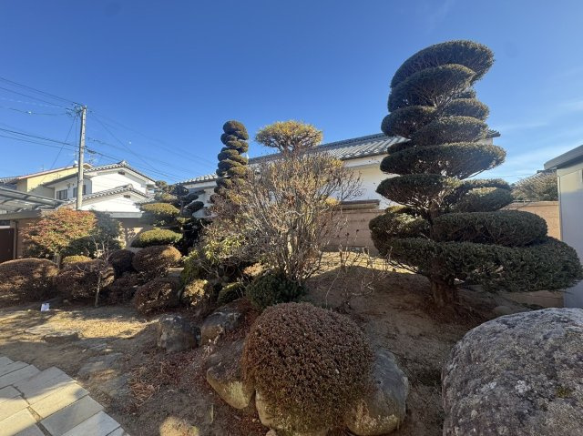御代田町御代田　売中古住宅の庭