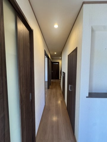 御代田町御代田　売中古住宅の玄関