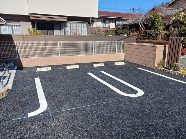 メイ・ガーデンの駐車場