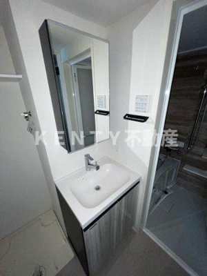 【洗面所】 | ＷＨＡＲＦ蒲田ｗｅｓｔ | 明るい洗面所です