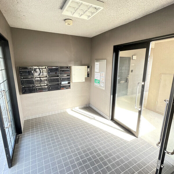 ロイヤル寿のエントランス