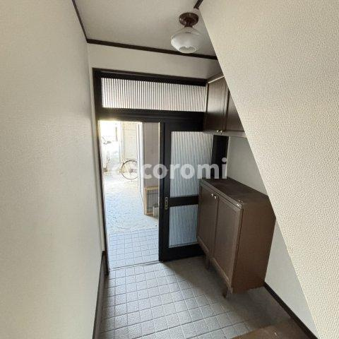 堀溝２丁目戸建ての玄関