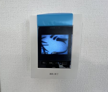 青梅市新町9丁目　新築戸建全1棟の防犯設備|モニター付きインターホンあり。急な来客でも室内から顔が確認できると安心ですよね