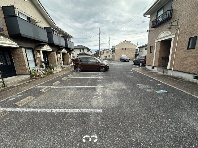 Quall　Aの駐車場