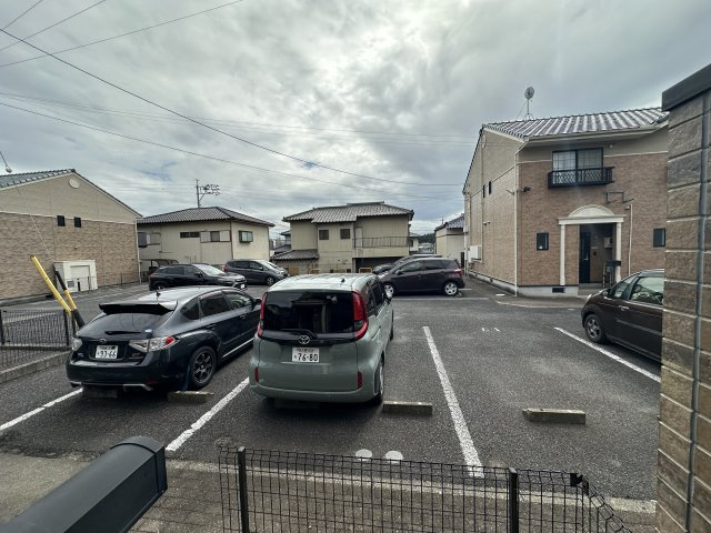 Quall　Aの駐車場