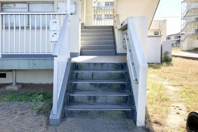 【エントランス】 | ビレッジハウス治明1号棟