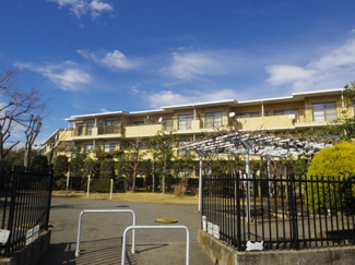 【外観】 | 藤和ライブタウンひばりヶ丘　1階 | 南側に接する公園側から撮影してます。日当たりは、どのお部屋もよさそうですね。