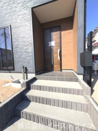 【新築戸建】　いわき市小名浜西君ヶ塚町第3　長期優良住宅の玄関|3号棟写真　きれいで明るい玄関です